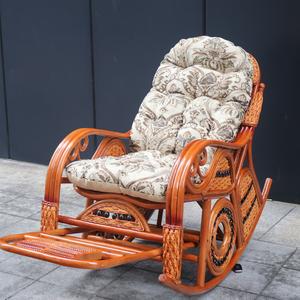 Плетеное кресло-качалка из натурального ротанга с массажной подножкой и мягкой подушкой