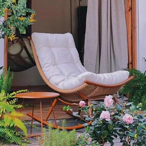 Fantasy Кресло-качалка из ротанга в новом китайском стиле с подушкой-луной и столиком, комплект с толстой подушкой и круглой подушечкой [Nuan Dong Kuan]