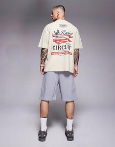 Футболка свободного кроя ASOS DESIGN бежевого цвета с гоночной графикой
