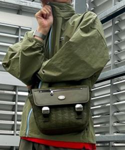 Водоотталкивающая, ветрозащитная нейлоновая куртка с объемными рукавами / блузон на молнии