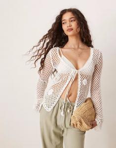 Кардиган крючком из хлопка Mango с длинными рукавами, завязкой спереди и розовым узором белого цвета