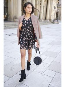 Короткое платье Laura Scott