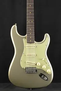Fender Ltd Ed '64 Stratocaster - Journeyman Relic с классической фурнитурой Closet Classic - Состаренное Inca Silver