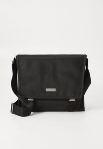Сумка кросс-боди Calvin Klein SLEEK LARGE MESSENGER, Black