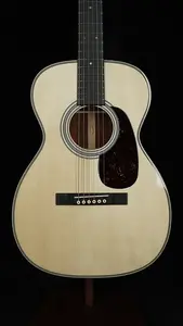 Martin Custom Shop 0 14-ладов в корпусе из кокоболо с верхней декой из ели Адирондак