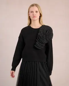 Женский джемпер с длинным рукавом с цветочным деталем Molly Bracken, черный