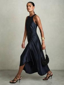 Атласное платье миди без рукавов с рюшами от anessa Reiss, темно-синий