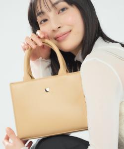 Миниатюрная сумка через плечо PJA-B1165 с изображением кошачьей мордочки, которую можно носить двумя способами.