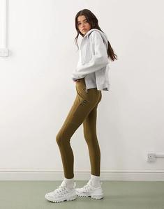 Зеленые походные леггинсы Regatta Monira