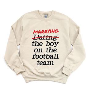 Свитшот женский Marrying the boy on the football team Simply Sage Market, Dust