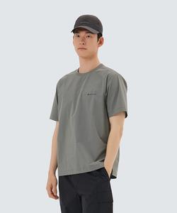 Тонкая технологичная тканая футболка с коротким рукавом