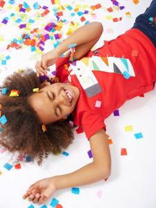 Детская футболка Magic Number 7 из органического хлопка с принтом зебры Frugi, True Red/Multi