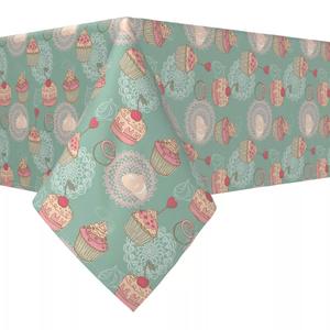 Квадратная скатерть, 100% полиэстер, 54x54 дюйма Sweet Shop Celebration