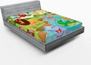 Детская простыня на резинке ABAKUHAUS, с рисунком Сафари: Африканские животные, плавающие в море - слон, лев и жираф, 135 x 190 см, разноцветная Abakuhaus