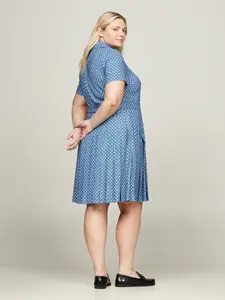 Платье-рубашка Tommy Hilfiger Curve "CRV FOULARD PLEATED SHIRTDRESS", большие размеры, цвет Rauchbl Bedr