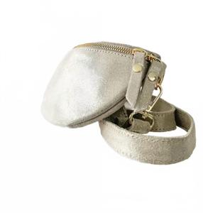 Кожаная гламурная сумка в бежевом цвете Debbie Katz