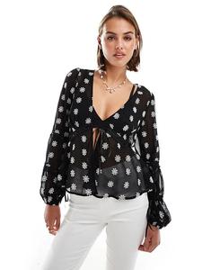 Блузка с вышитым узором в виде ромашки спереди черного цвета Miss Selfridge