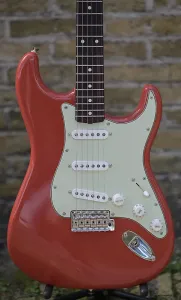 Fender Limited Edition Vintera II Stratocaster 60-х годов - Фиеста Ред