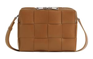 Bottega Veneta Сумка-мессенджер CASSETTE из телячьей кожи мужская коричневая