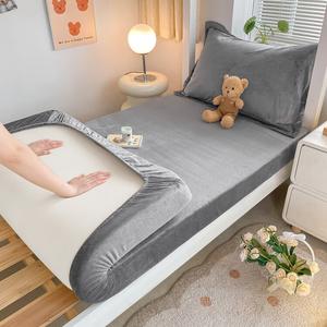 Yalu Простыня на резинке 150x200 см + наволочки, флис, цвет Y Zhong Hui [Thickened Milk Velvet]