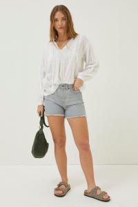 Джинсовые шорты FatFace Courtney с вырезами Fat Face, серый