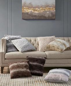 Декоративная подушка Zuri из искусственного меха, 20 x 20 дюймов Madison Park, серый