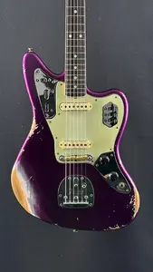 Fender Custom Shop Heavy Relic '65 Jaguar в цвете фиолетовый металлический