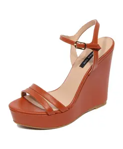 Коричневые кожаные сандалии на танкетке Patrizia Pepe, коричневый