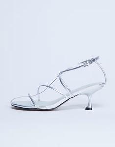 Босоножки Itzia на среднем каблуке с ремешками, серебристого цвета Topshop