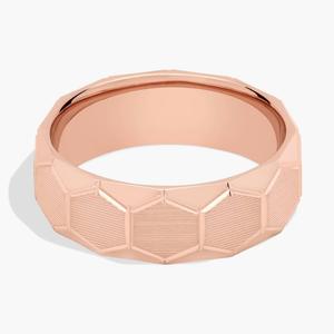 Обручальное кольцо с рельефным шестиугольником из розового золота 14 карат (7 мм) Blue Nile
