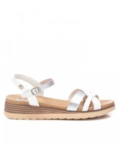Женские босоножки на низкой танкетке с ремешками XTI, белый
