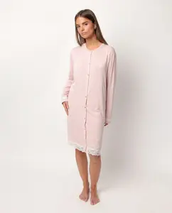 Длинная женская ночная рубашка из вязкой вискозы розового цвета Admas