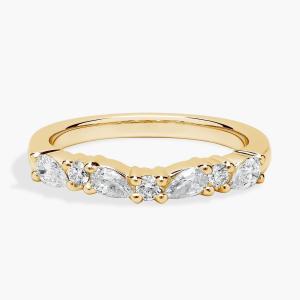 Романтичное кольцо с грушевидным бриллиантом круглой огранки из 14-каратного желтого золота (1/2 карата). Blue Nile