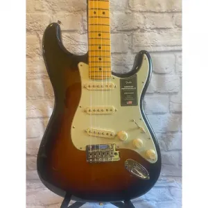 Fender American Professional II Stratocaster, юбилейная 2-цветная расцветка Sunburst