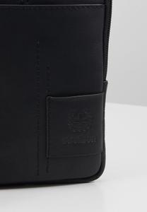 Сумка через плечо Hyde Park Shoulderbag Strellson, черная