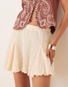 Мини-юбка ASOS DESIGN с фактурной юбкой цвета слоновой кости