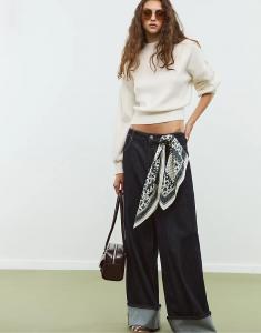 Вязаный свитер Stradivarius с высоким воротом цвета экрю