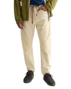 Джинсы свободного кроя с зауженными штанинами от декана, покрытые пылью героя. Scotch & Soda, белый