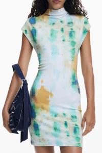 Короткое облегающее платье с цветочным принтом