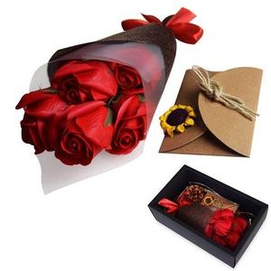 Подарочный набор Red Rose Black Box - Мыло "Букет роз" - Подарочная коробка с розами для ванны - Розовое мыло, Mikamax