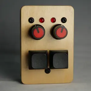 UseMidi madMidiMiniClassicPlus 2025 с 2 кнопками для нот, 2 потенциометрами и светодиодами