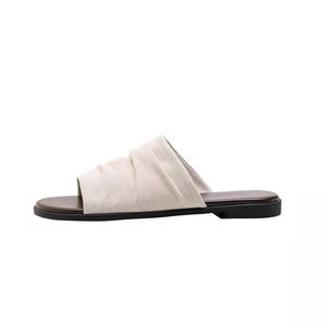 Puppytown Тихие противоскользящие шлепанцы женские экрю, цвет Ecru