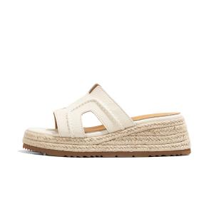 Тапочки-слайды женские цвета экрю Old Meow, White