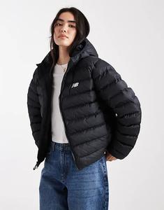 Утепленная куртка New Balance Sport Essentials с капюшоном черного цвета