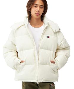 Пуховая куртка с капюшоном и флагом