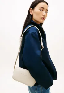 Базовая сумка через плечо с тисненым рисунком для фотоаппарата. Tommy Hilfiger, Soft Cream