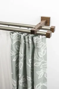 Карниз для штор GARESA "Cubus, Внутренний направляющий Quad", 2 направляющие, желаемая длина, комплект внутренних направляющих, выдвижной, дерево-алюминий 340 см, цвет chromfarben/nussbaum