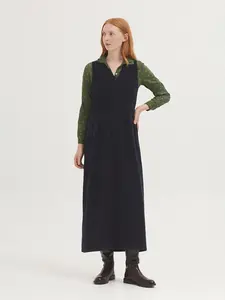 Длинное платье в стиле пини с V-образным вырезом Nice Things, темно-синий