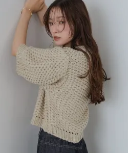 Вязаная вручную футболка с коротким рукавом