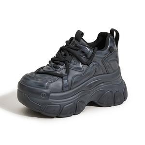 Milan love song Амортизирующие устойчивые к истиранию утолщенные низкие кеды для женщин с эффектом увеличения роста в черном винтажном стиле, цвет Black Distressed